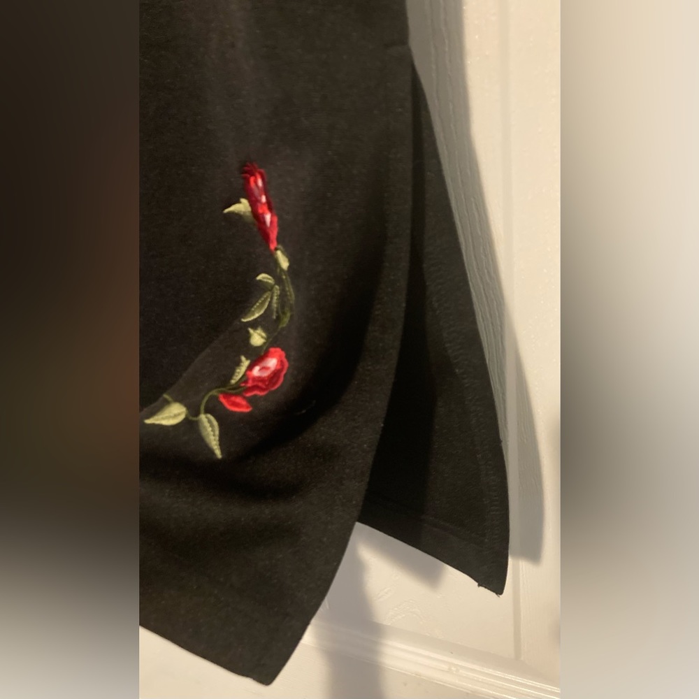 EUC 📦 Derek Heart jet black embroidered A line skirt - Picture 4 of 4